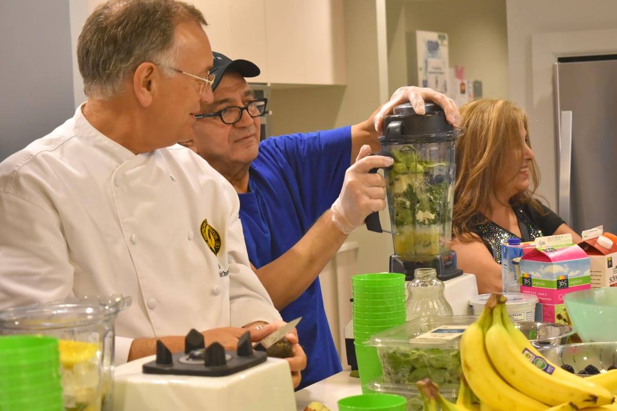 Hope Lodge residents create nutritious delicious smoothies